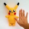 Foto Pikachu Grande comparação mão